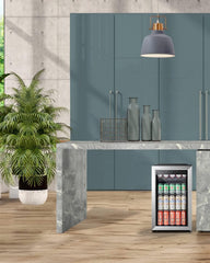 Kalamera Getränkekühlschrank, Bierkühlschrank mit Touch-Bedienfeld, 3-18°C Kühlzone, Flaschenkühlschrank 86 Liter, Blaue LED-Innenbeleuchtung, 41 dB, KRC-86GE