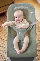 Ergobaby 3-in-1 Evolve Bouncer, Ergonomische Babywippe für Neugeborene ab Geburt bis zum Kleinkind, Babyschaukel mit Neugeboreneneinsatz (2,5 kg - 13,2 kg), Cream