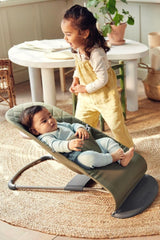 BabyBjörn Babywippe Bliss, Gewebt, Blütenblatt-Steppung, Sandgrau