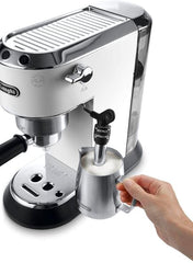 De'Longhi Dedica Style EC 685.M – Espresso Siebtrgermaschine, Espressomaschine mit professionellem Milchaufschumer, nur 15 cm breit, für Kaffeepulver oder ESE Pads, 1 l Wassertank, silber