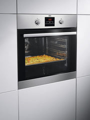 AEG Einbaubackofen – Serie 5 Ringheißluft: Gleichmäßige Garergebnisse auf 3 Ebenen – Pyrolyse Selbstreinigung – 25 Automatikprogramme – LED-Touchdisplay – Schnellaufheizung – Schwarz – BPE53516AB