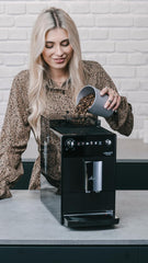Melitta Latticia OT - Kaffeevollautomat mit Milchsystem, Kaffeemaschine mit Mahlwerk für z. B. Kaffee oder Cappuccino, silber/schwarz