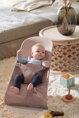 BabyBjörn Babywippe Bliss, Gewebt, Blütenblatt-Steppung, Sandgrau