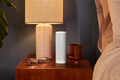 Sonos Roam 2 | Leichter, mobiler und wasserdichter Speaker mit Bluetooth, WLAN, mindestens 10 Stunden Akkulaufzeit und Voice Control für drinnen und draußen - Weiß