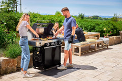 RÖSLE Elektrogrill BBQ-Portable Videro E2-P, tragbarer Tischgrill mit 2 Brennern, Warmhalterost und Deckel mit Glaseinsatz, pulverbeschichteter Stahl, schwarz/silbern