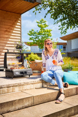 RÖSLE Elektrogrill BBQ-Portable Videro E2-P, tragbarer Tischgrill mit 2 Brennern, Warmhalterost und Deckel mit Glaseinsatz, pulverbeschichteter Stahl, schwarz/silbern