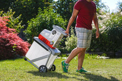 IKRA 81002880 Elektro Gartenhäcksler Walzenhäcksler ILH 3000 A, leise robust wartungsarm, Starke 3.000 Watt, Aststärke bis 44mm, 230 V