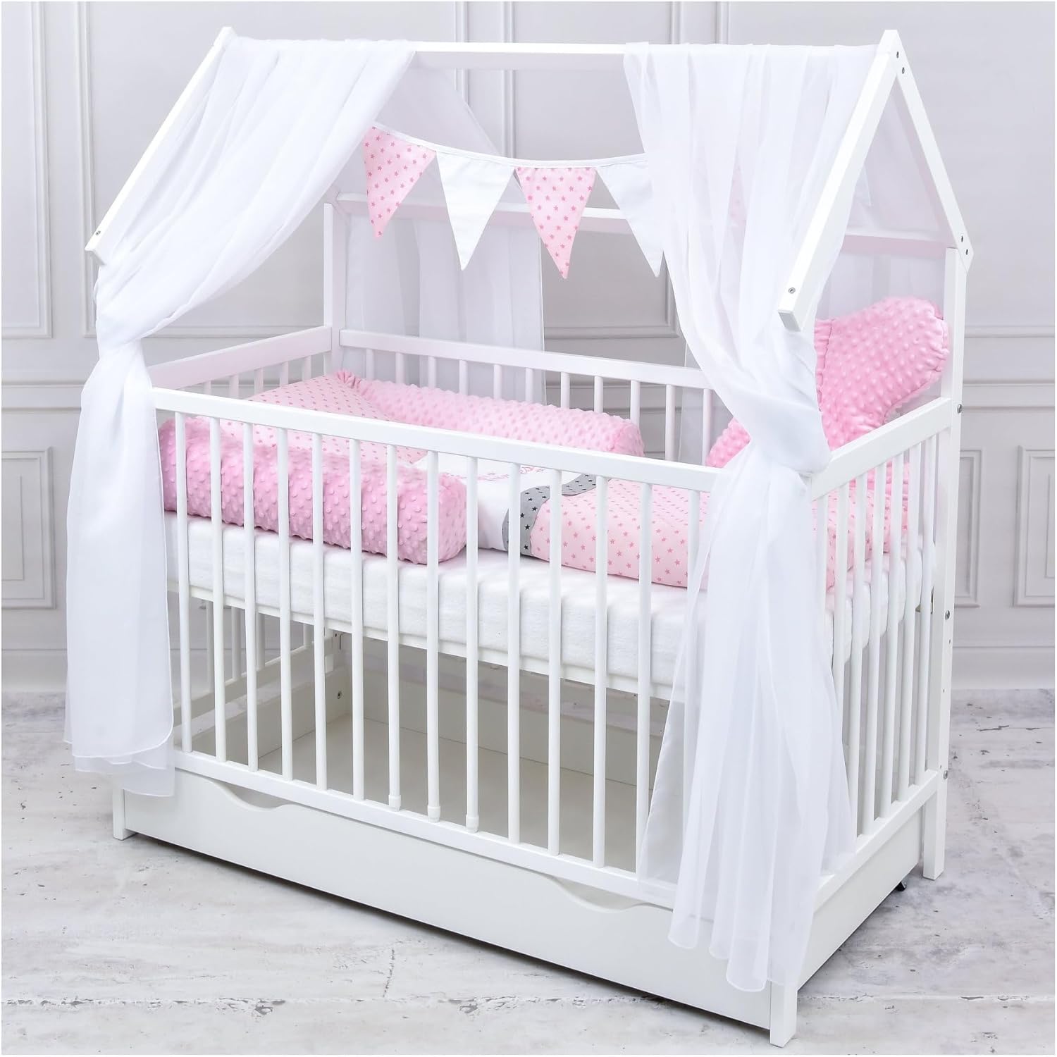 Baby Delux Babybett Komplett Set Hausbett 60x120 cm weiß Schublade Rausfallschutz Kinderbett Matratze Bettwäsche Deko Set (Prince Stars)