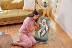 Ergobaby 3-in-1 Evolve Bouncer, Ergonomische Babywippe für Neugeborene ab Geburt bis zum Kleinkind, Babyschaukel mit Neugeboreneneinsatz (2,5 kg - 13,2 kg), Cream
