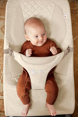 Ergobaby 3-in-1 Evolve Bouncer, Ergonomische Babywippe für Neugeborene ab Geburt bis zum Kleinkind, Babyschaukel mit Neugeboreneneinsatz (2,5 kg - 13,2 kg), Cream