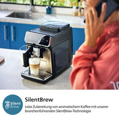 Philips 2300 Serie Vollautomatische Espressomaschine - 4 Getränke, modernes Farb-Touchscreen-Display, LatteGo-Milchsystem, SilentBrew, Keramikmahlwerk, AquaClean-Filter. Weißes Chrom (EP2333/40)