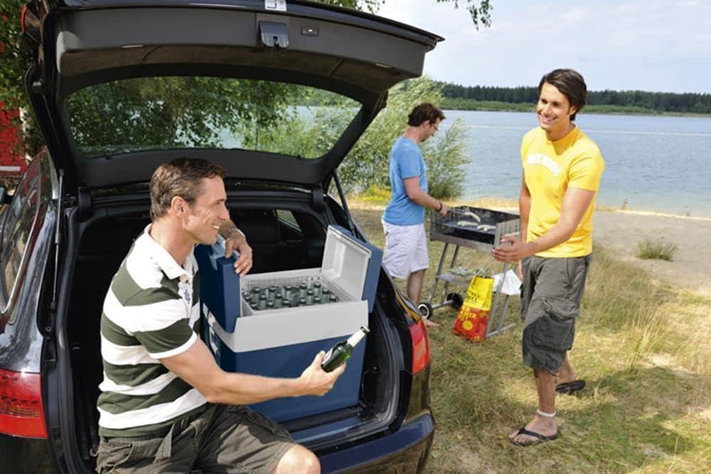 Mobicool MT48W AC/DC - elektrische Kühlbox mit Rollen passend für eine komplette Getrnkekiste / Bierkiste, 48 Liter, 12 V und 230 V für Auto, Lkw, Boot, Reisemobil und Steckdose, Blau