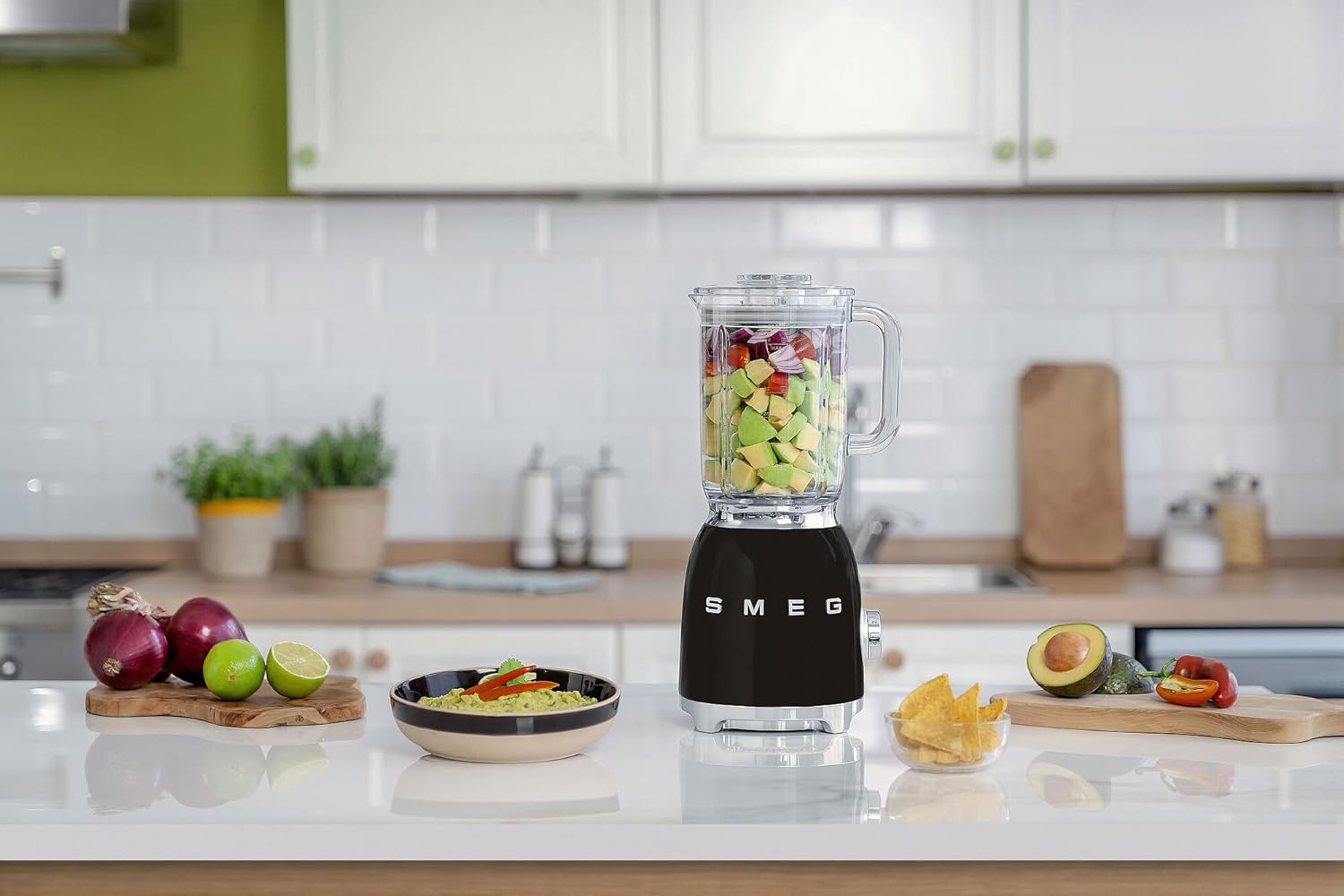 Smeg, BLF03PKEU, 1,5 l Standmixer, 4 -Geschwindigkeitsstufen, 4 Automikprogramme, Abnehmbare Doppelklinge, Deckelöffnung transparent mit Dosierkappe, rutschfest, 800W, Rose