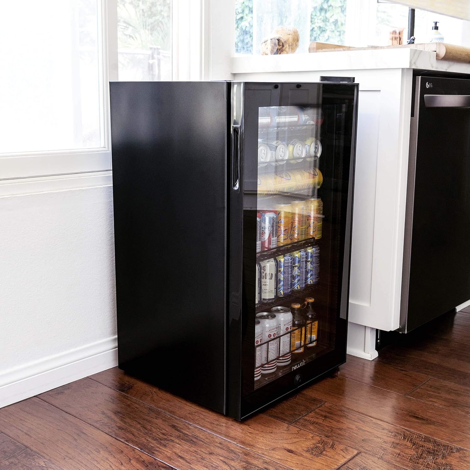 Getränkekühlschrank | Freistehender Kühlschrank für 126 Dosen mit Glastür mit Scharnier rechts | Mini-Getränkekühlschrank, perfekt für Bier, Wein, Limonade und kühlere Getränke