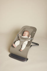 Ergobaby 3-in-1 Evolve Bouncer, Ergonomische Babywippe für Neugeborene ab Geburt bis zum Kleinkind, Babyschaukel mit Neugeboreneneinsatz (2,5 kg - 13,2 kg), Cream