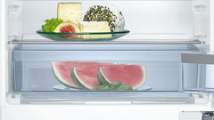 Bosch KUL15AFF0 Serie 6 Unterbau-Kühlschrank, 82 x 60 cm Nische, 123 L, Flachscharnier, Made in Germany, LED-Beleuchtung gleichmäßige Ausleuchtung, MultiBox Lagerung von Obst und Gemüse