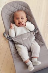 BabyBjörn Babywippe Bliss, Gewebt, Klassische Steppung, Sandgrau