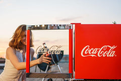 °CUBES Flaschenkühlschrank Coca-Cola Classic/ 51 cm Höhe / 98 kWh/Jahr / 48 L Kühlteil