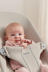 BabyBjörn Babywippe Bliss, Gewebt, Blütenblatt-Steppung, Sandgrau