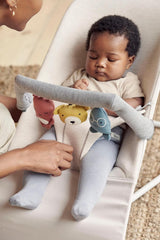 BabyBjörn Babywippe Bliss, Gewebt, Blütenblatt-Steppung, Sandgrau