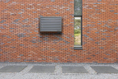 Qventi Abdeckung für Klimaanlage - Anthrazit/Grau - Aluminium - Schutzgitter - Verkleidung - Einfache Montage - Größe S - Außenmaße (LxBxH): 100 x 50 x 75 cm
