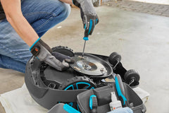 Gardena Original Garage für Mhroboter: Garage für Rasenmher, optimaler Sonnen- und Regenschutz für Rasenroboter und Ladestation (15020-20)