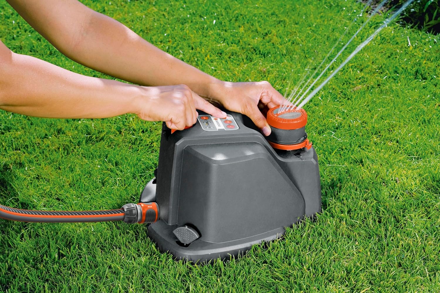 Gardena Comfort Vielflchenregner AquaContour Automatic: Flchenbewsserung für die individuelle Bewsserung nahezu jeder Gartenkontur, einfache Programmierung, Reichweite 2,5-10,5 m (8133-20)