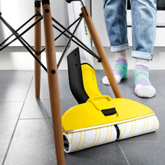 Krcher Elektrischer Wischmopp EWM 2, kabelloser Bodenreiniger mit 2 rotierenden Mikrofaserwalzen, Akkulaufzeit: ca. 20 min, Flchenleistung pro Akkuladung: ca. 60 m, Wei