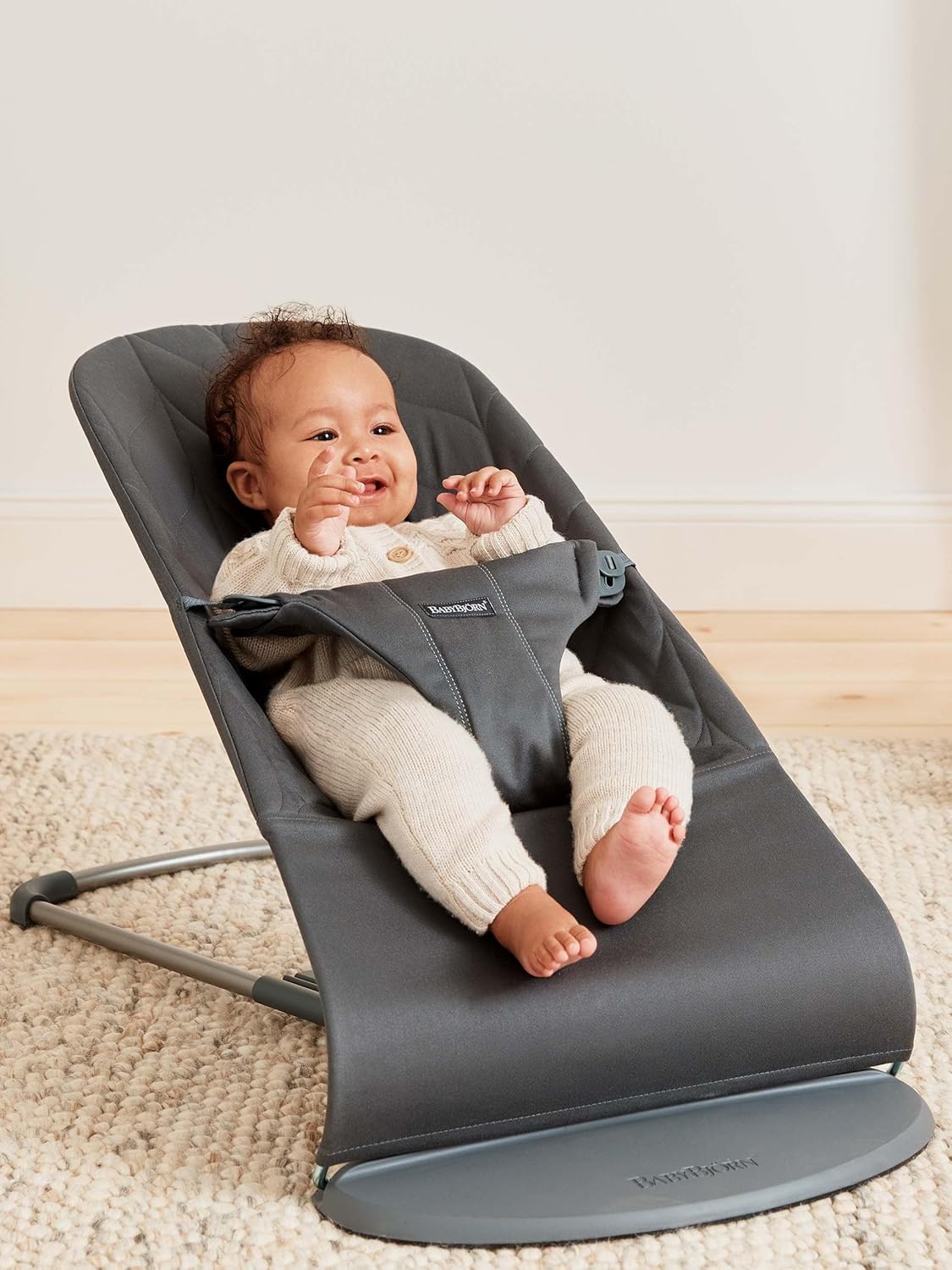 BabyBjörn Babywippe Bliss, Gewebt, Blütenblatt-Steppung, Sandgrau