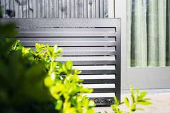 Qventi Abdeckung für Klimaanlage - Anthrazit/Grau - Aluminium - Schutzgitter - Verkleidung - Einfache Montage - Größe S - Außenmaße (LxBxH): 100 x 50 x 75 cm